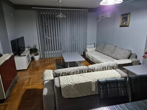 Communal lounge/ TV room, TV and multimedia, Seating area