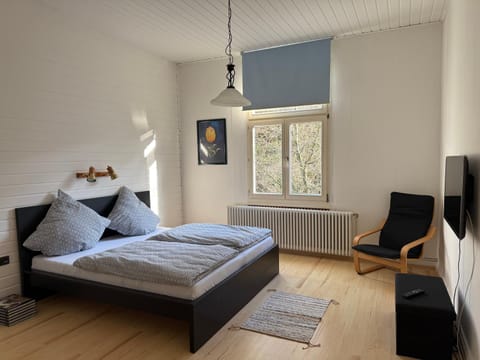 TV and multimedia, Photo of the whole room, Bedroom