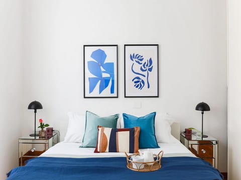 Bed, Photo of the whole room, Decorative detail, Bedroom