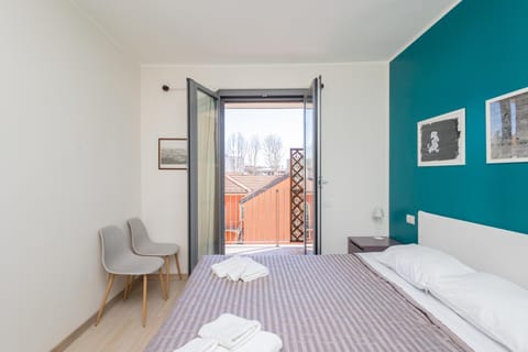 Nearby landmark, Bed, View (from property/room), Balcony/Terrace, Photo of the whole room, Bedroom, Inner courtyard view, internet, towels