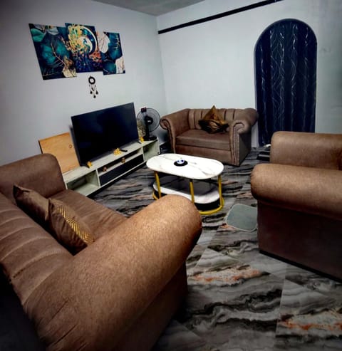 Communal lounge/ TV room, TV and multimedia, Living room, Seating area, Evening entertainment