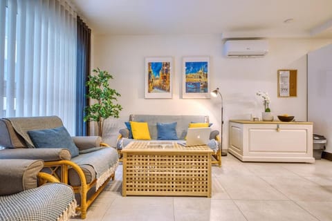 2BR Apt Sliema Retreat, Parking & Near the Sea Apartment in Sliema