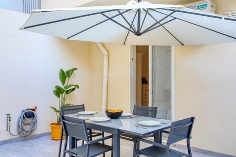 2BR Apt Sliema Retreat, Parking & Near the Sea Apartment in Sliema