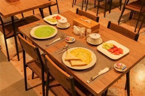 Food and drinks, Food, Breakfast, Continental breakfast, Lunch, Dinner, Drinks