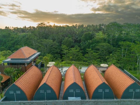 Property building, Day, Natural landscape, Mountain view, Sunrise, Sunset