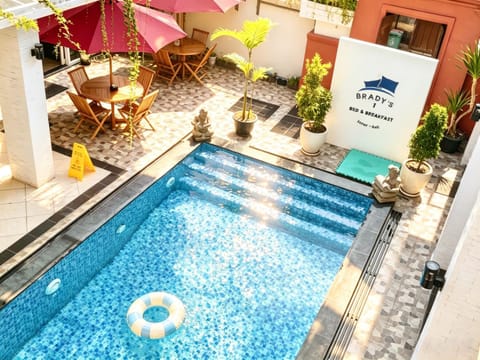 Property building, Day, Pool view, Swimming pool