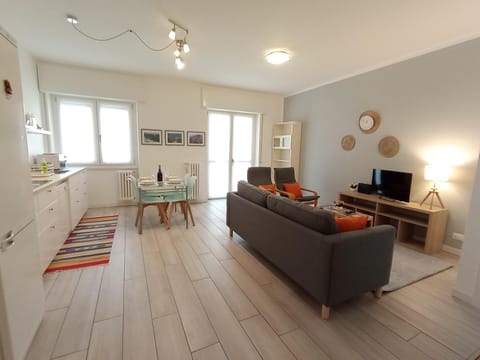TV and multimedia, Living room, Dining area