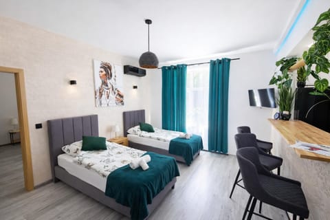 Bed, Seating area