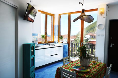 TV and multimedia, Kitchen or kitchenette, Dining area