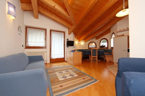 TV and multimedia, Living room, Dining area