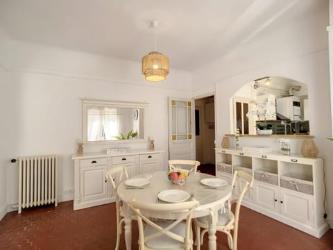 Property building, Kitchen or kitchenette, Living room