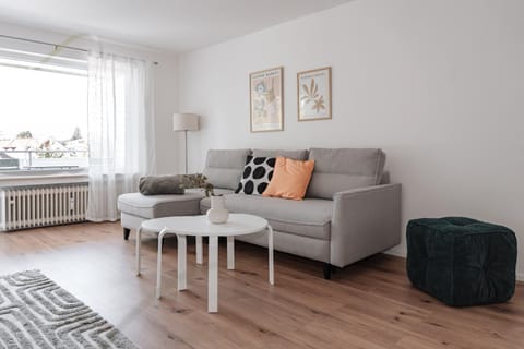 Massage, Balcony/Terrace, Living room, Seating area