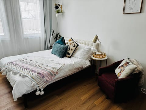 Bed, Seating area, Bedroom