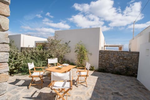 Deluxe Maisonette With Private Jacuzzi Apartment in Paros, Greece