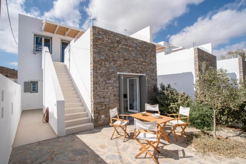 Deluxe Maisonette With Private Jacuzzi Apartment in Paros, Greece