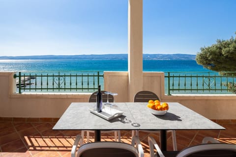 Day, View (from property/room), Balcony/Terrace, Dining area, Sea view