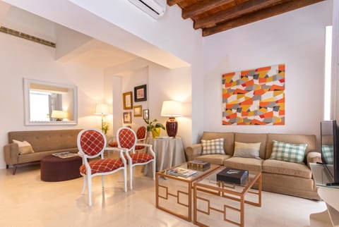 Living room, Seating area, air conditioner