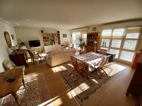 Communal lounge/ TV room, TV and multimedia, Living room, Dining area