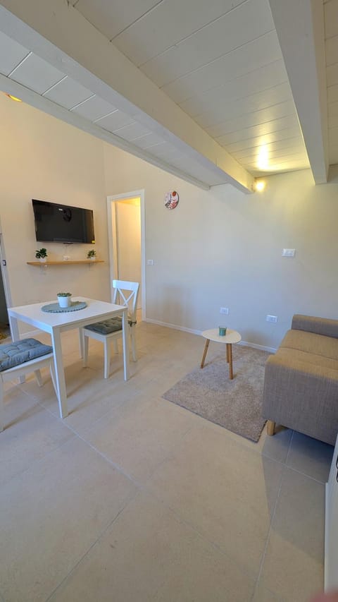 Communal lounge/ TV room, TV and multimedia, Seating area