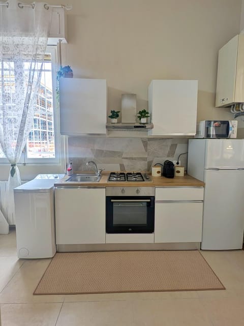 Kitchen or kitchenette, oven, stove