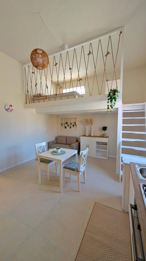 Kitchen or kitchenette, Living room, Seating area, Dining area