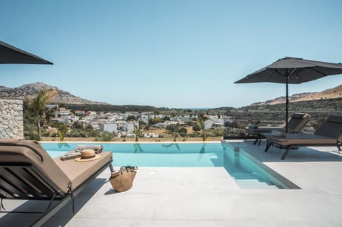 Day, Natural landscape, View (from property/room), Mountain view, Pool view, Swimming pool, sunbed