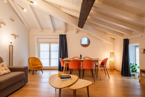 Living room, Seating area, Dining area