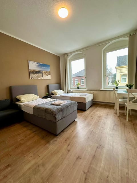 Bed, Photo of the whole room, Seating area, Bedroom, towels