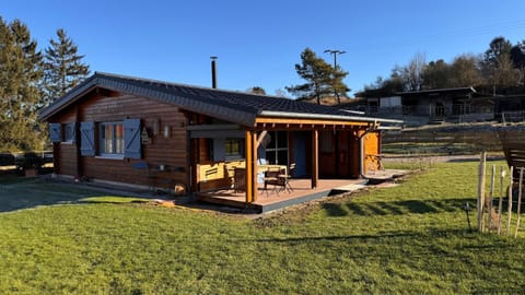 Property building, Garden, Balcony/Terrace, Seating area, Garden view
