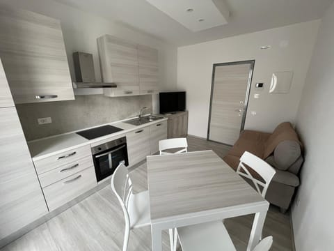 Kitchen or kitchenette, Living room, Dining area, oven, stove