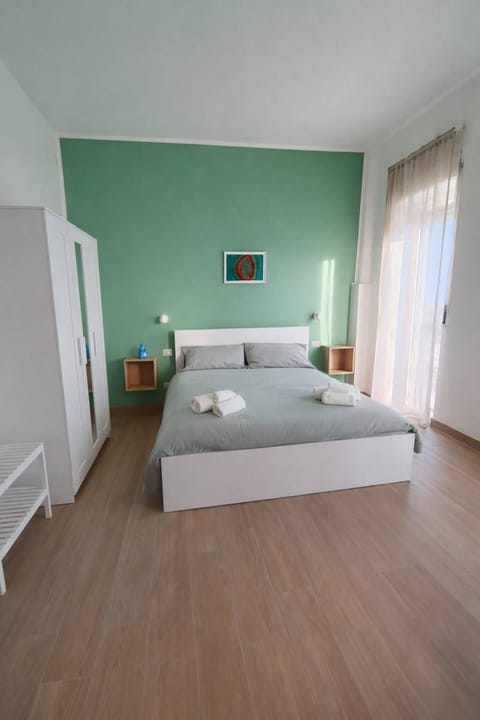 Bed, TV and multimedia, Balcony/Terrace, Photo of the whole room, Bedroom, City view, Garden view, Breakfast, furniture, internet, locker, towels, air conditioner