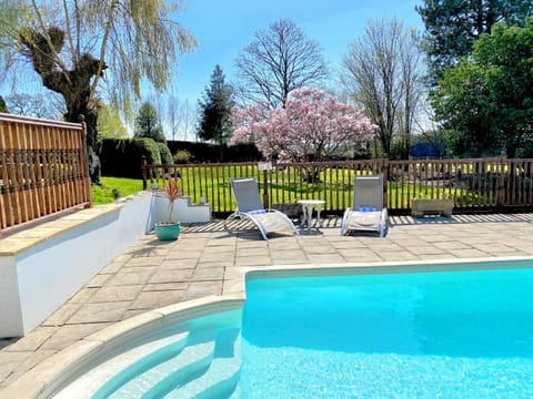 Luxury New Forest Holiday Home with Pool and Hot tub Villa in Ringwood