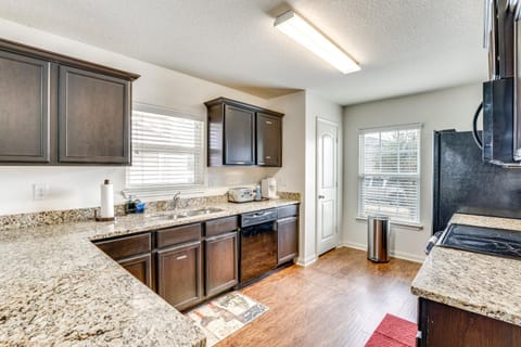 13 Mi to Lackland AFB San Antonio Home! House in San Antonio