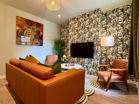 Communal lounge/ TV room, Living room, Seating area