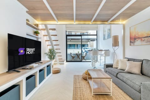 Communal lounge/ TV room, Living room, Seating area