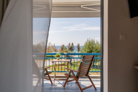 View (from property/room), Balcony/Terrace, Dining area