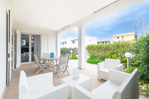 Patio, Day, Garden, Balcony/Terrace, Garden view