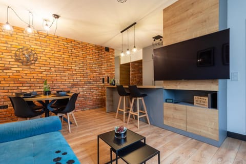TV and multimedia, Kitchen or kitchenette, Living room, Seating area, Dining area