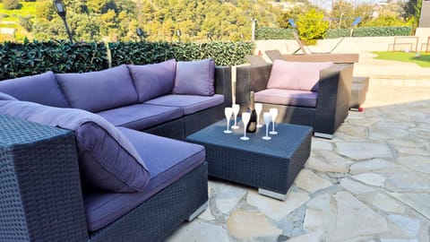 Day, Seating area