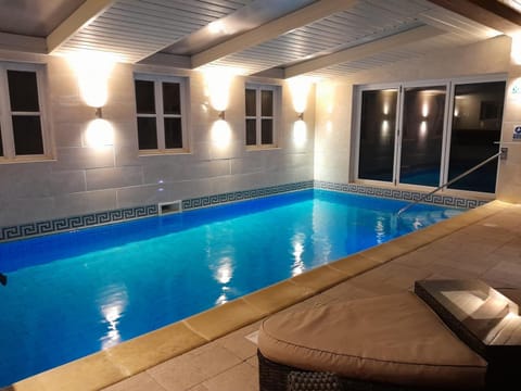 Swimming pool, Swimming pool