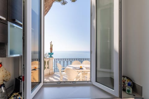 Property building, Day, Natural landscape, Balcony/Terrace, Sea view