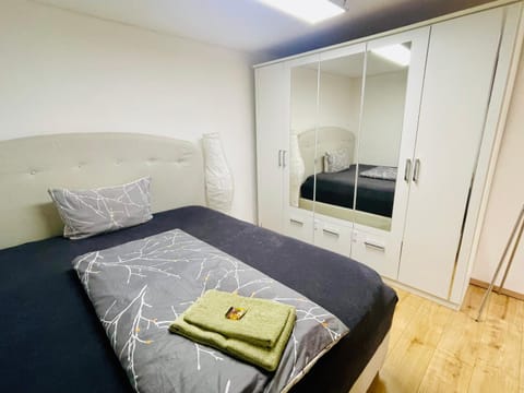 Bed, Bedroom, wardrobe