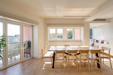 Communal lounge/ TV room, Living room, City view, air conditioner