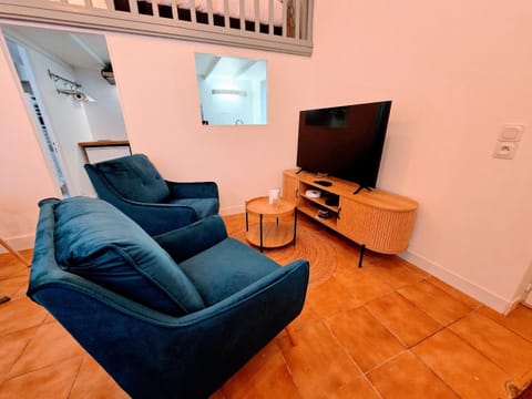 Communal lounge/ TV room, Living room