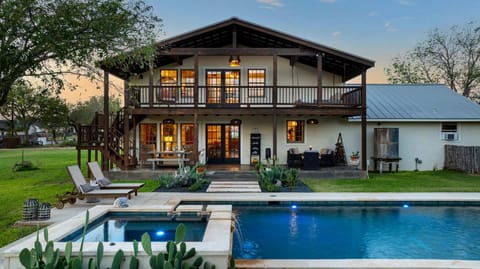 Rockhouse at Ololo Hot Tub Pool Sleeps 12 House in Fredericksburg