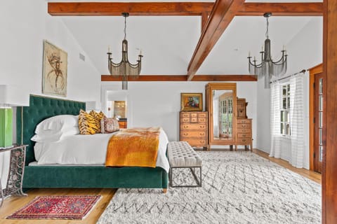 Rockhouse at Ololo Hot Tub Pool Sleeps 12 House in Fredericksburg