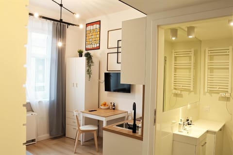 Bathroom, Dining area