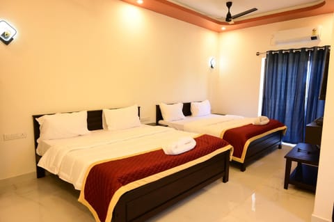 Bed, Photo of the whole room, Bedroom, air conditioner