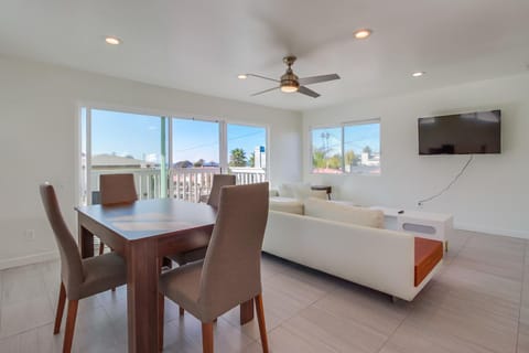 ocean views 3 blocks to beach AC downstairs House in La Jolla