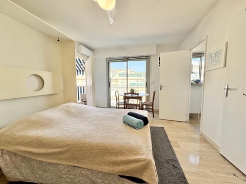 Le Doris , studio climatisé proche bord de mer Apartment in Antibes